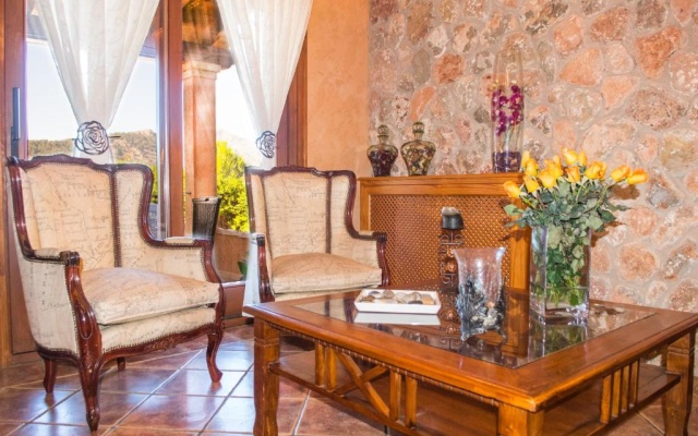 Alzina Villa 5 bedrooms with pool in Sa Coma Bunyola at the foot of the Sierra de Tramuntana but close to Palma