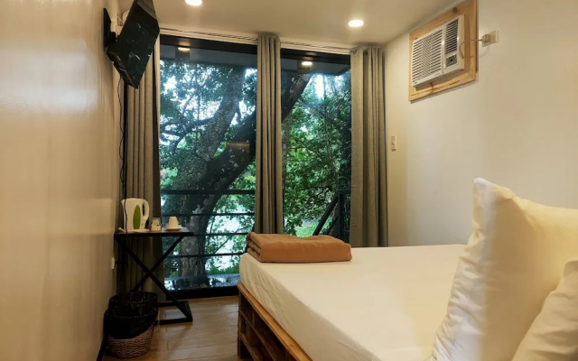 Kaliraya Surf Kamp by Eco Hotel Laguna