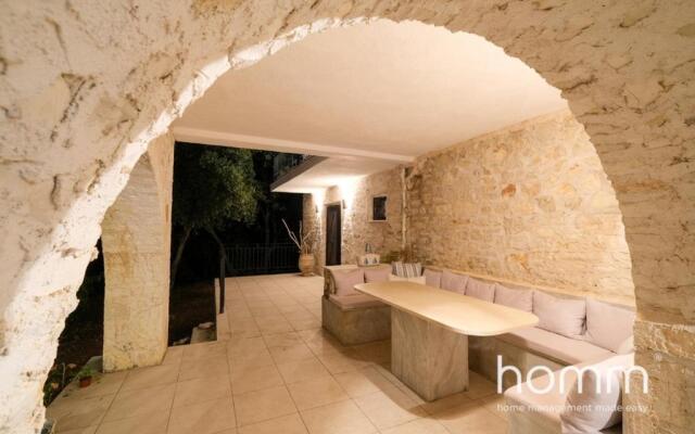 580m² homm Luxurious Seaside Residence in Syvota