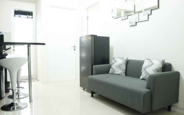 Cozy 2BR Apartment with Direct Access to Pool at Parahyangan Residence By Travelio – Guest Rooms – Bandung