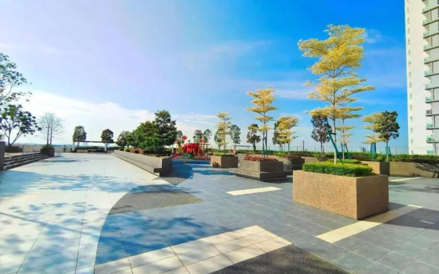 1601 SKS MidValley Terminal bus NetflixWifi By STAY