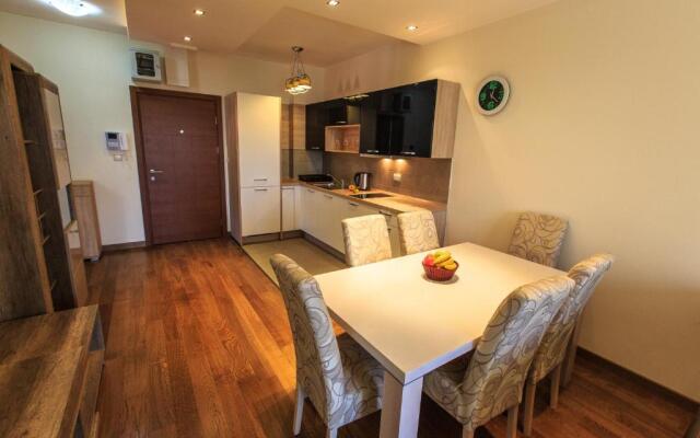 De Lux Apartments