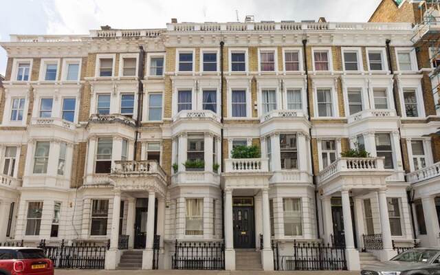 Elegant 3 Bed Apt W Terrace Near Kensington