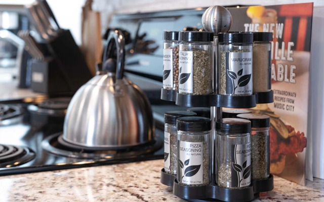 JURNY - Close to Music Row - 4 Bedroom Apartments