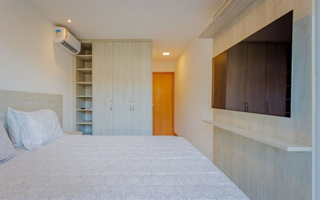 IT03 Bangalo Duplex 3 Suites Pe na Areia