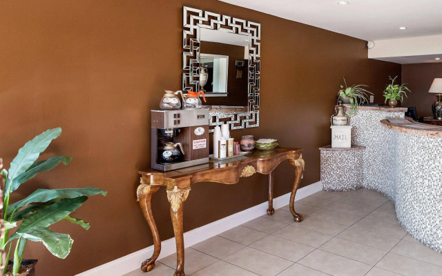 Econo Lodge Dallas Airport North