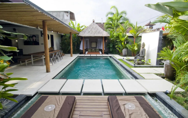 Villa Putih Seminyak