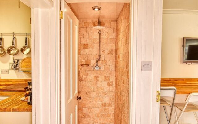 Ghar Homes - Bath Large Family Home