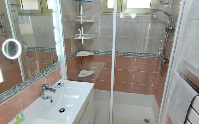 Grand studio bord de mer- accès direct aux plages