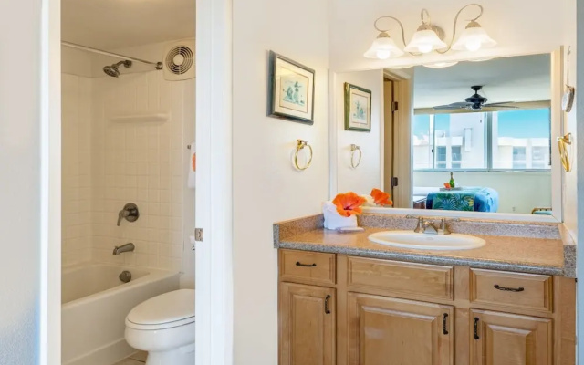 Royal Kahana Oceanview 2bd/2ba 2 Bedroom Condo by Redawning