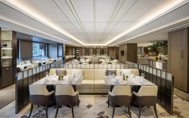 Yuexiu Hotel Guangzhou, Curio Collection by Hilton