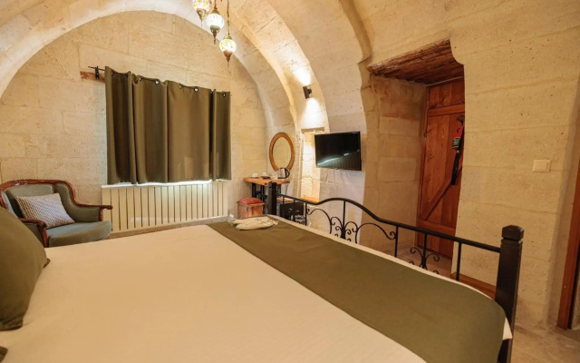 Canyon Cave Hotel