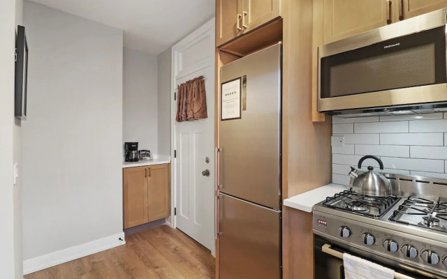 Cozy 2BR - Montrose 1A