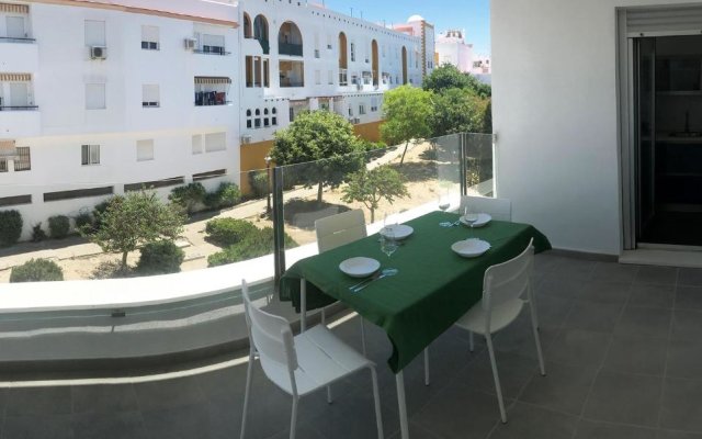 Comfortable apartment with shared pool, garage and at only 5 min walk from Los Bateles beach