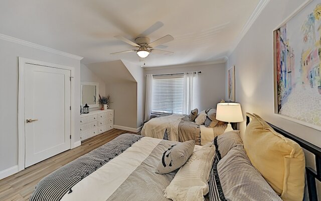 80courts 2 Bedroom Condo