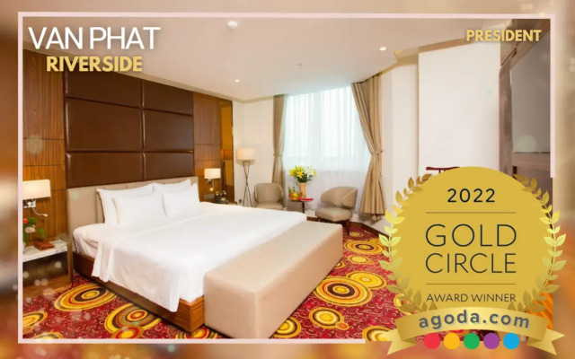 Van Phat Riverside Hotel