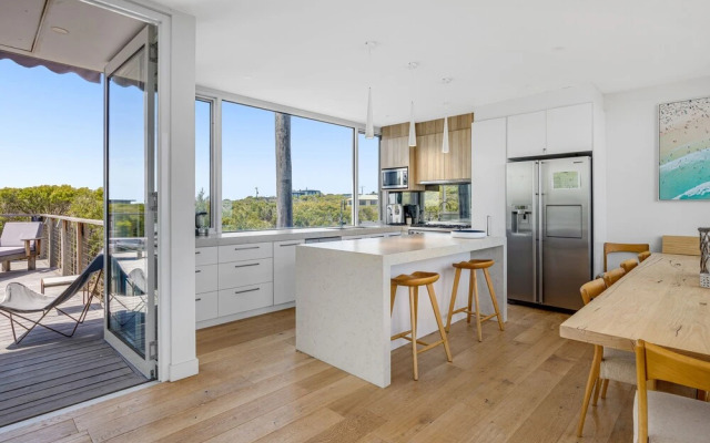 Pole House Beach Retreat Ocean Views