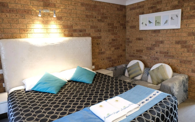 Sapphire Palms Motel