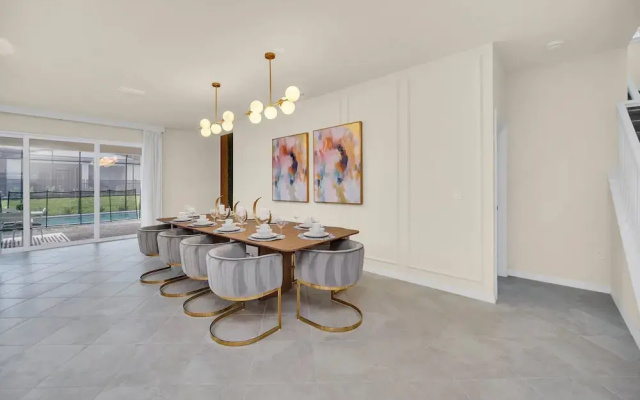 Chic 10br Retreat With Themed Rooms Pool