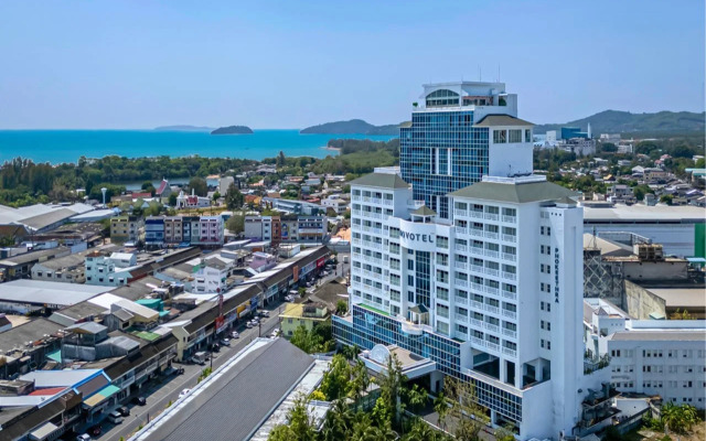 Novotel Phuket City Phokeethra Hotel