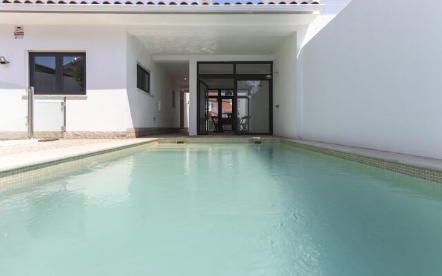 Parede Villa With Pool by Homing