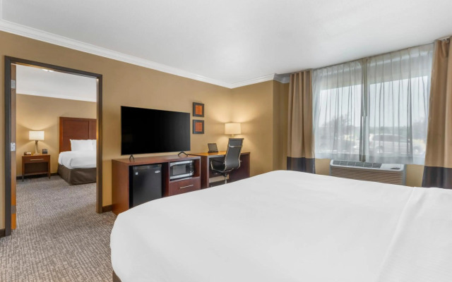 Comfort Inn & Suites Redwood Country