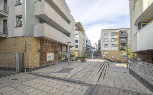 SLEEP 8  Morden 4bed TOWNHOUSE NEXT TO BRIGHTON STATION