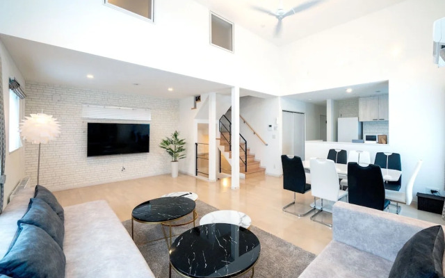 The Luna Lounge