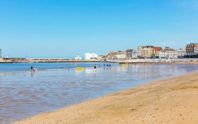 Vacation Home - Garden, Netlfix, Wifi.