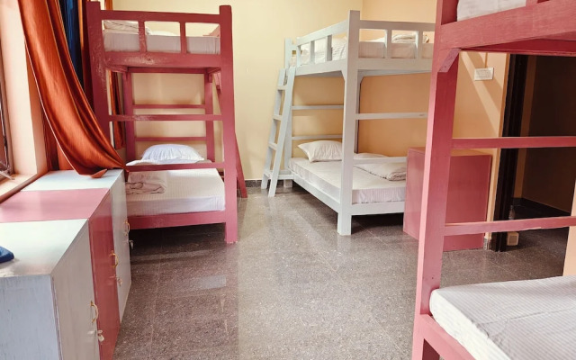 XTSY Travellers Hostel