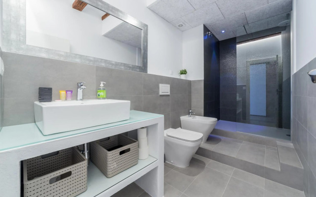 CATHEDRAL LUXURY TERRACE FLAT 2BR,2BA, A\C,Wifi