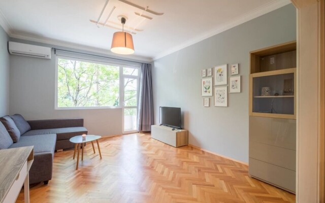 FM Deluxe 1-BDR Apartment - Style Meets Charm