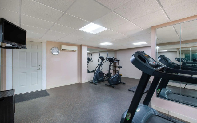 AmericInn by Wyndham La Crosse Riverfront-Conference Center
