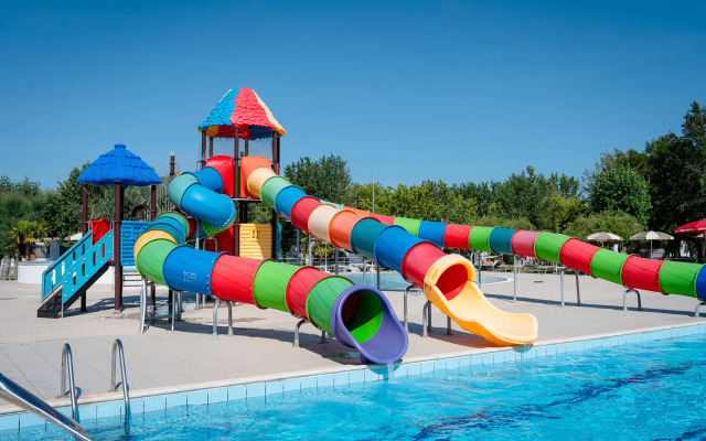 Club Del Sole Stork Family Collection