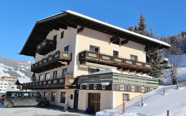 Spacious Apartment in Saalbach-hinterglemm With Balcony