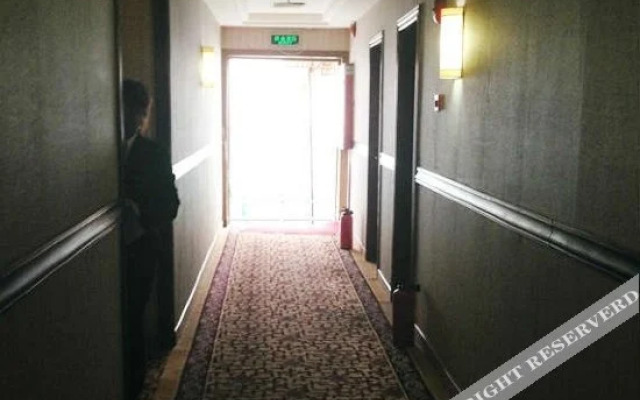 Guangzhou Ningtai Hotel (Ruyifang Metro Station Yongqingfang Branch)