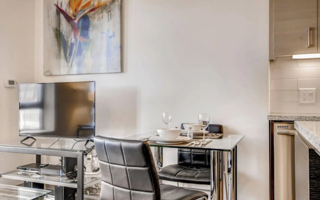 Global Luxury Suites at The Theatre District