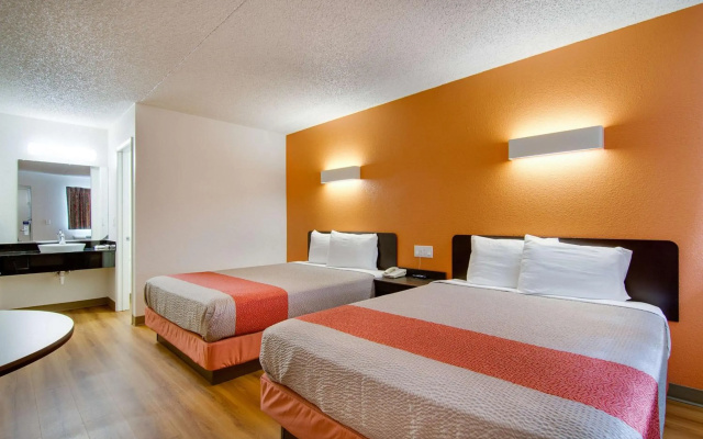 Motel 6 Salina, KS