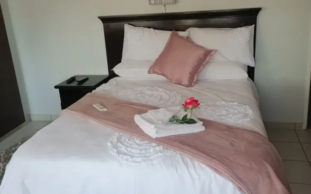 Rose and Thorn Guesthouse - Adults Only