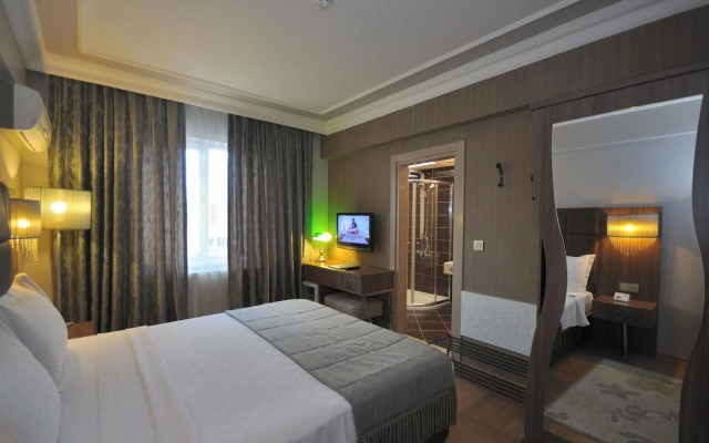 Grand Atakum Hotel
