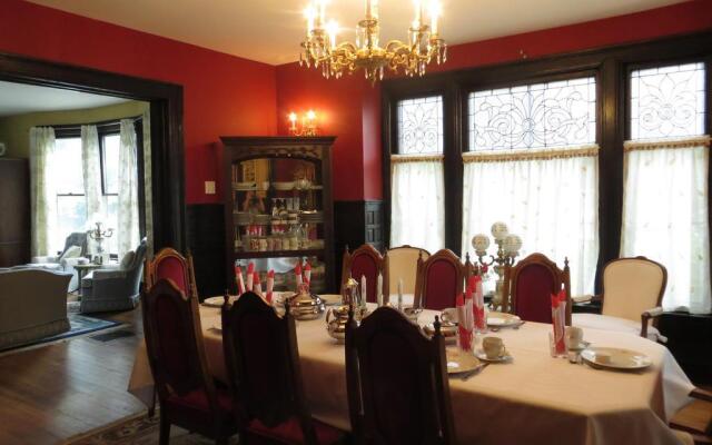 Redwood Bed and Breakfast