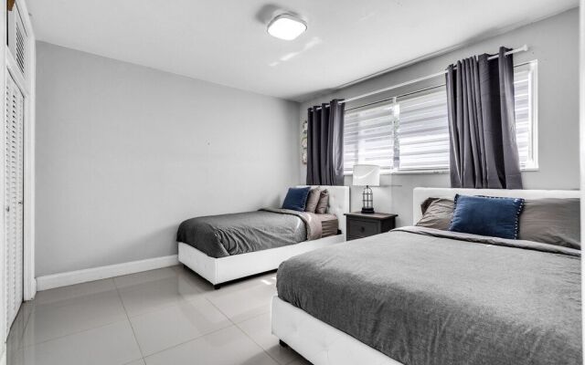 Hollywood Hills 3BD Home