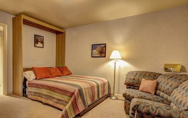 1117 Lowell Avenue 4 Bedroom Condo