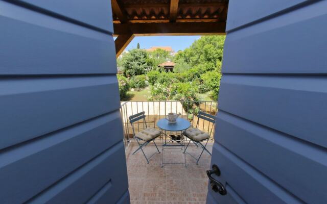 Stone House Apartment