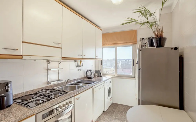 Olaias Modern W/ Garage by Homing