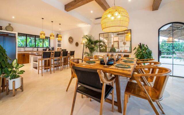 NEW ! Stunning 4BR Jungle View Villa in Lovina