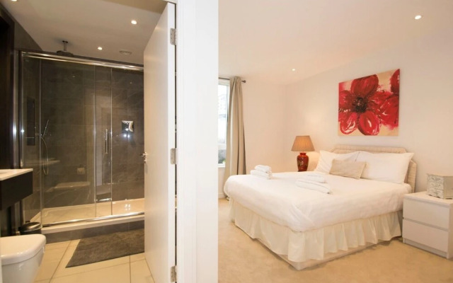 Executive Apartment Near Chiswick and Kew Gardens