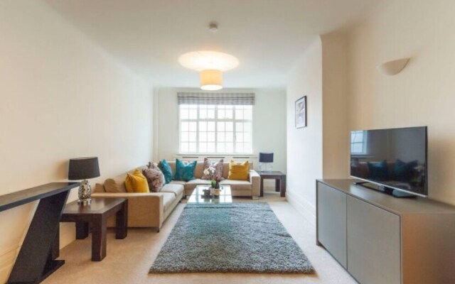 Spacious 2 Bed Apartment next to Regents Park