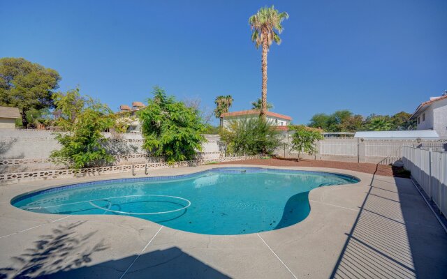 Luxurious 4BR House with Large Pool Near Strip