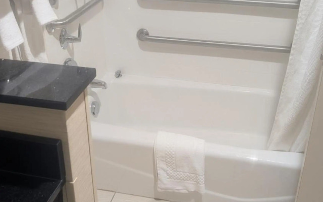 Fairfield Inn & Suites by Marriott Detroit Troy